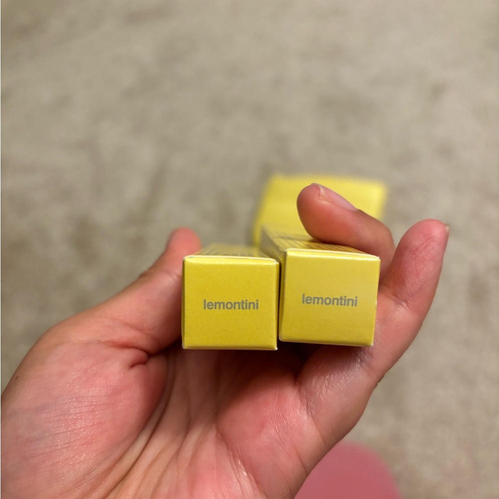 Rhode yellow bag and two lip tints in the shade Lemontini - Picture 3 of 3